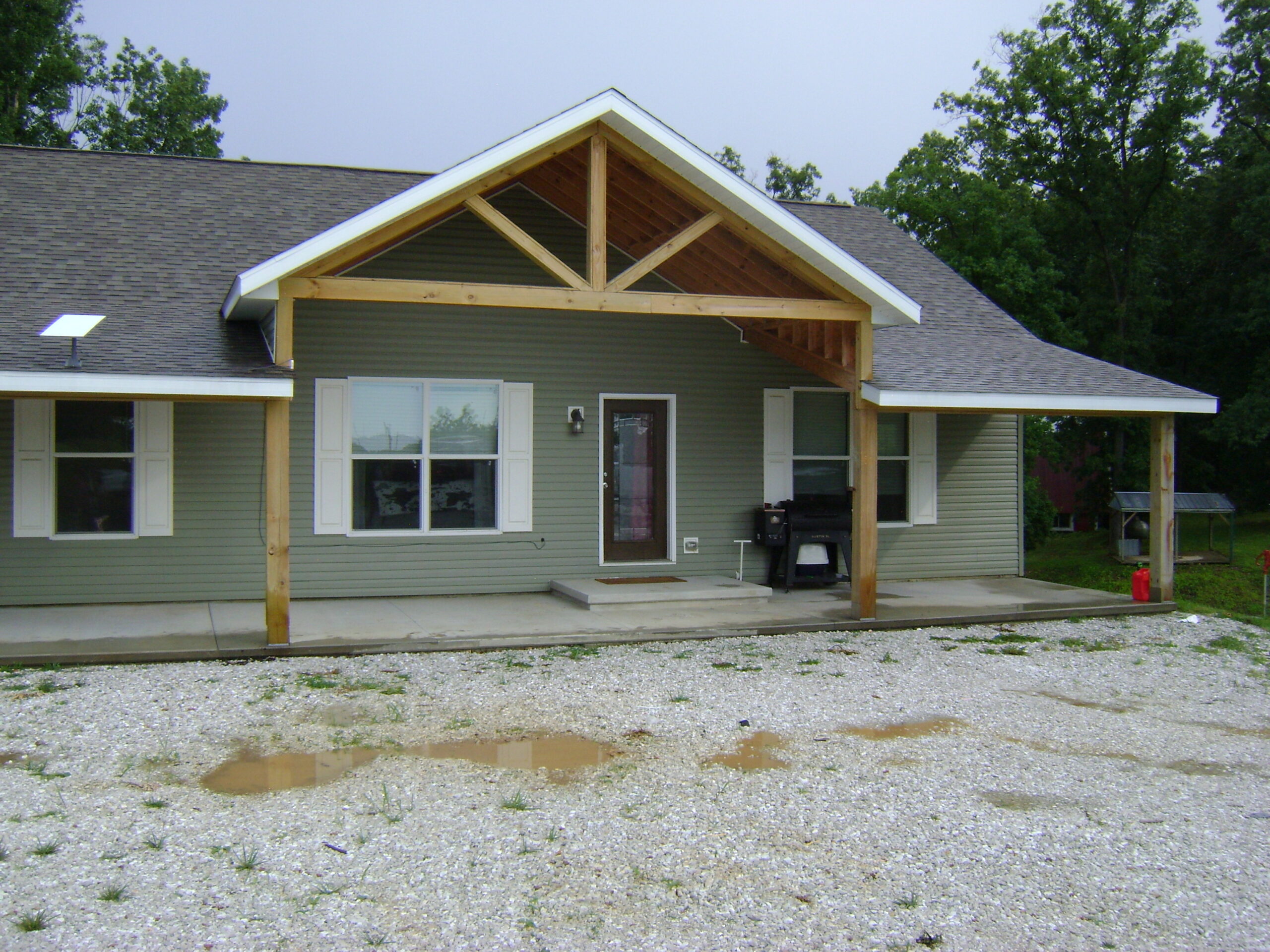 BEAUTIFUL PRIVATE LIKE NEW HOME ON 21.52 ACRES